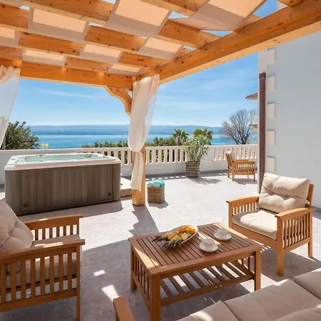 Neue Luxurioese Strandvilla * Duće