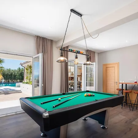 Holiday home Neue Luxurioese Strandvilla Duce