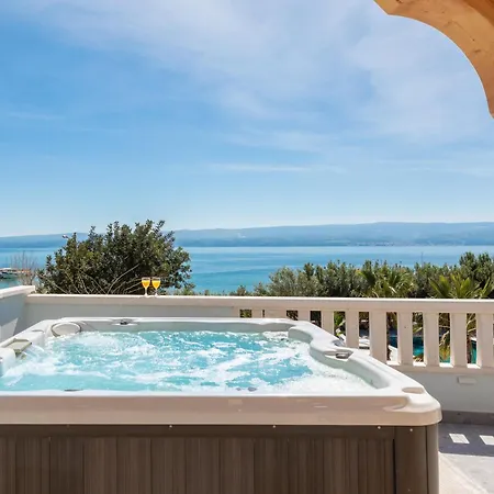 Neue Luxurioese Strandvilla
