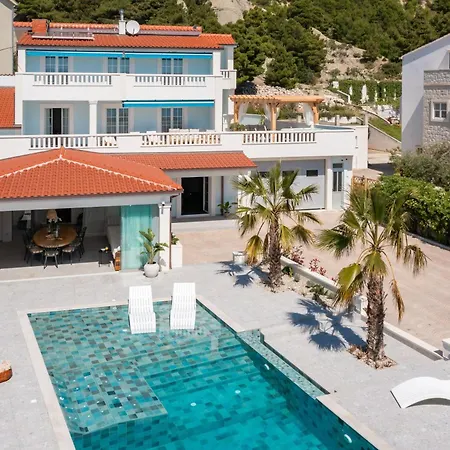 Neue Luxurioese Strandvilla Duce
